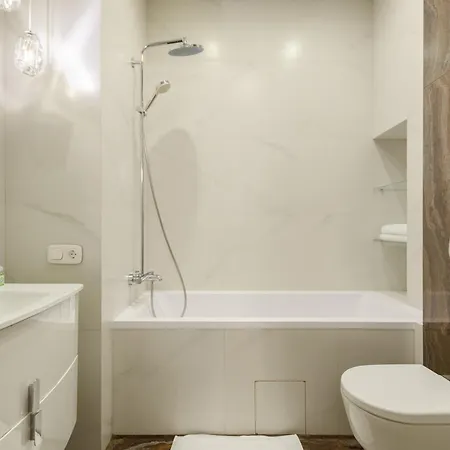 Petrovdom 11-212 In Rc Park, 7 John Mccain Street Apartment Kiew